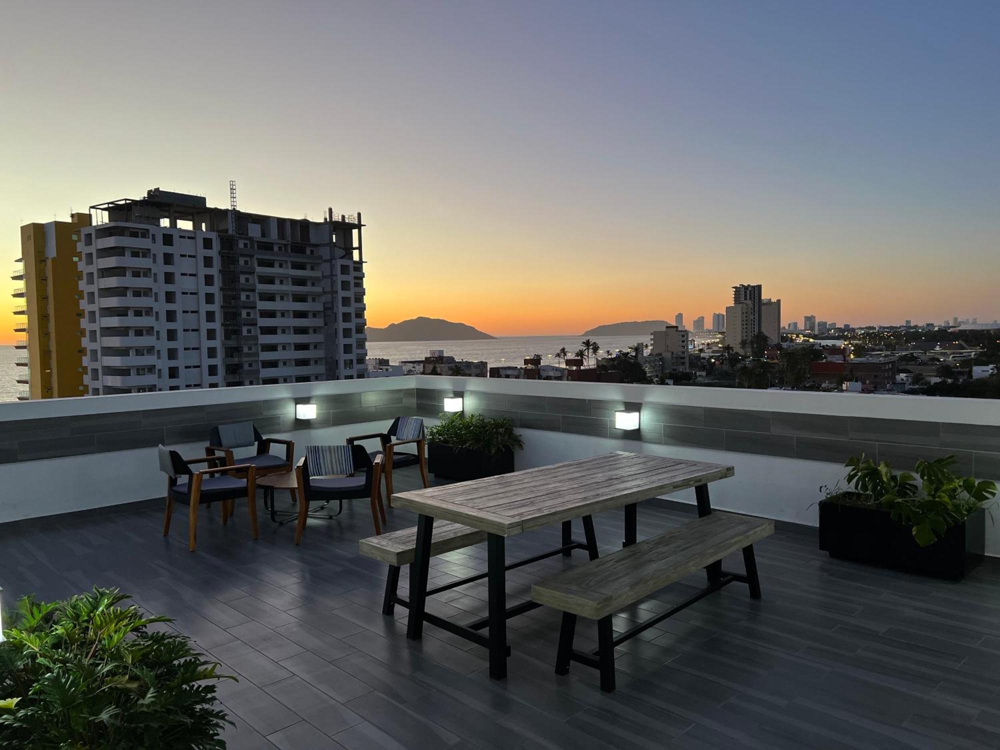 Excelente Depto Con Alberca, A 2 Cuadras De La Playa Mazatlan