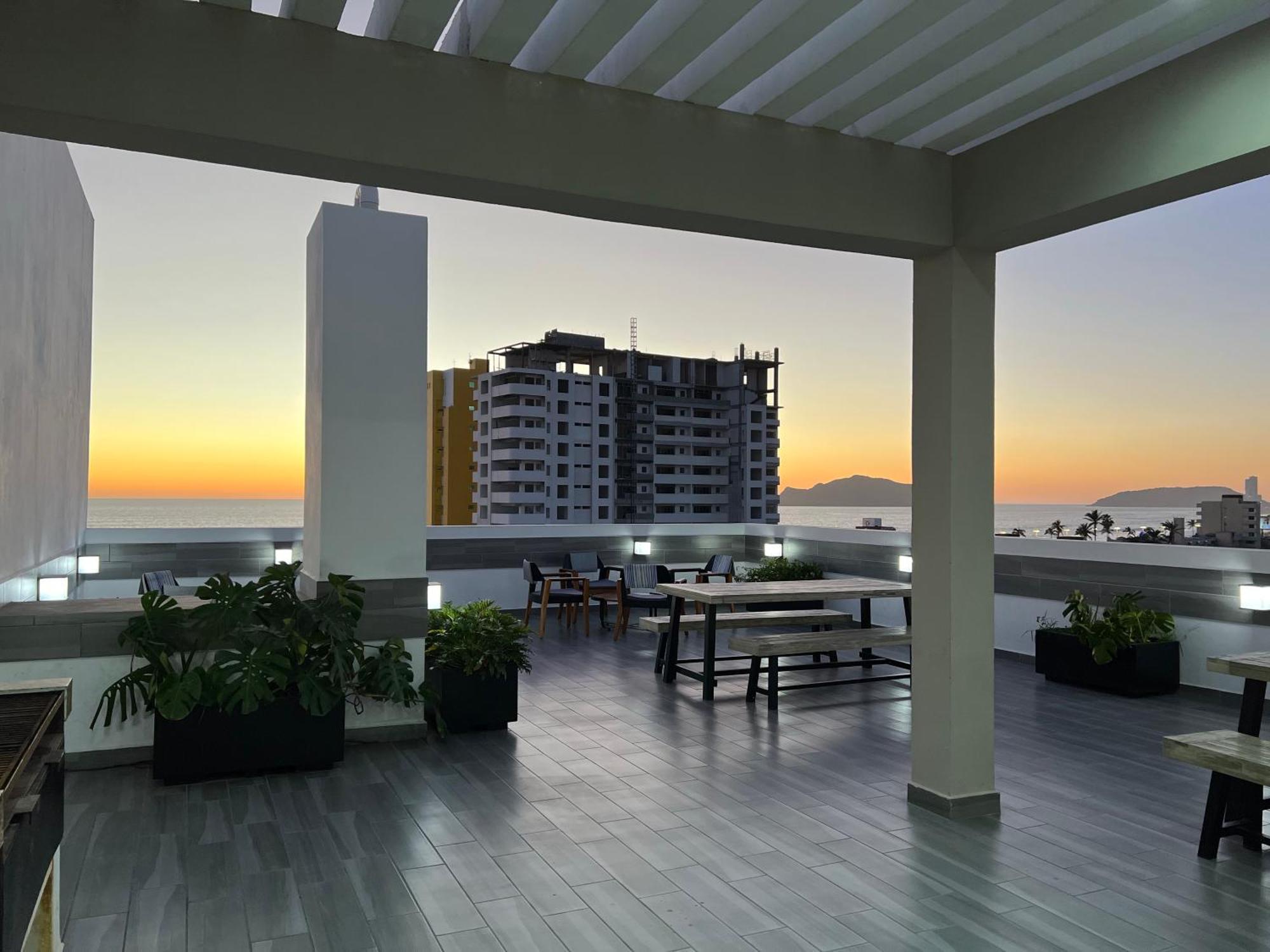 Excelente Depto Con Alberca, A 2 Cuadras De La Playa Mazatlan